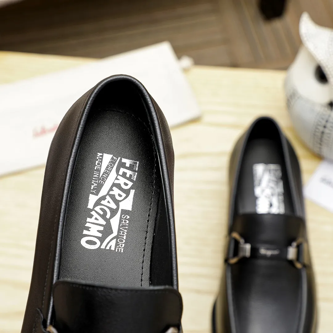 Factory price 460 🔥Ferragamo's new men's casual slip-on shoes🇨🇳Official website original 1:1 mold opening, original quality💯Fine workmanship, high-end luxury☘The upper is made of imported Italian first-layer cowhide🌴Water-dyed🐂Leather lining🍓Rubber wear-resistant and non-slip outsole, breathable and comfortable to wear🍍The first choice for high-grade men, 3 colors available! Code number 38-44 (45.46. Can be customized)